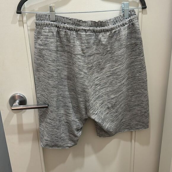 Adidas cut off gray shorts Size M - Picture 4 of 4